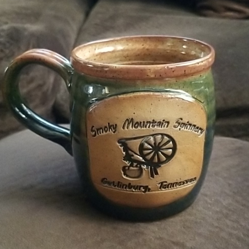 Smoky Mountain Spinnery, Gatlinburg,  TN 3D Mug